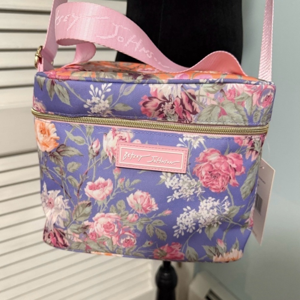 Betsey Johnson NWT Insulated 6 pack cooler tote with adjustable guitar strap